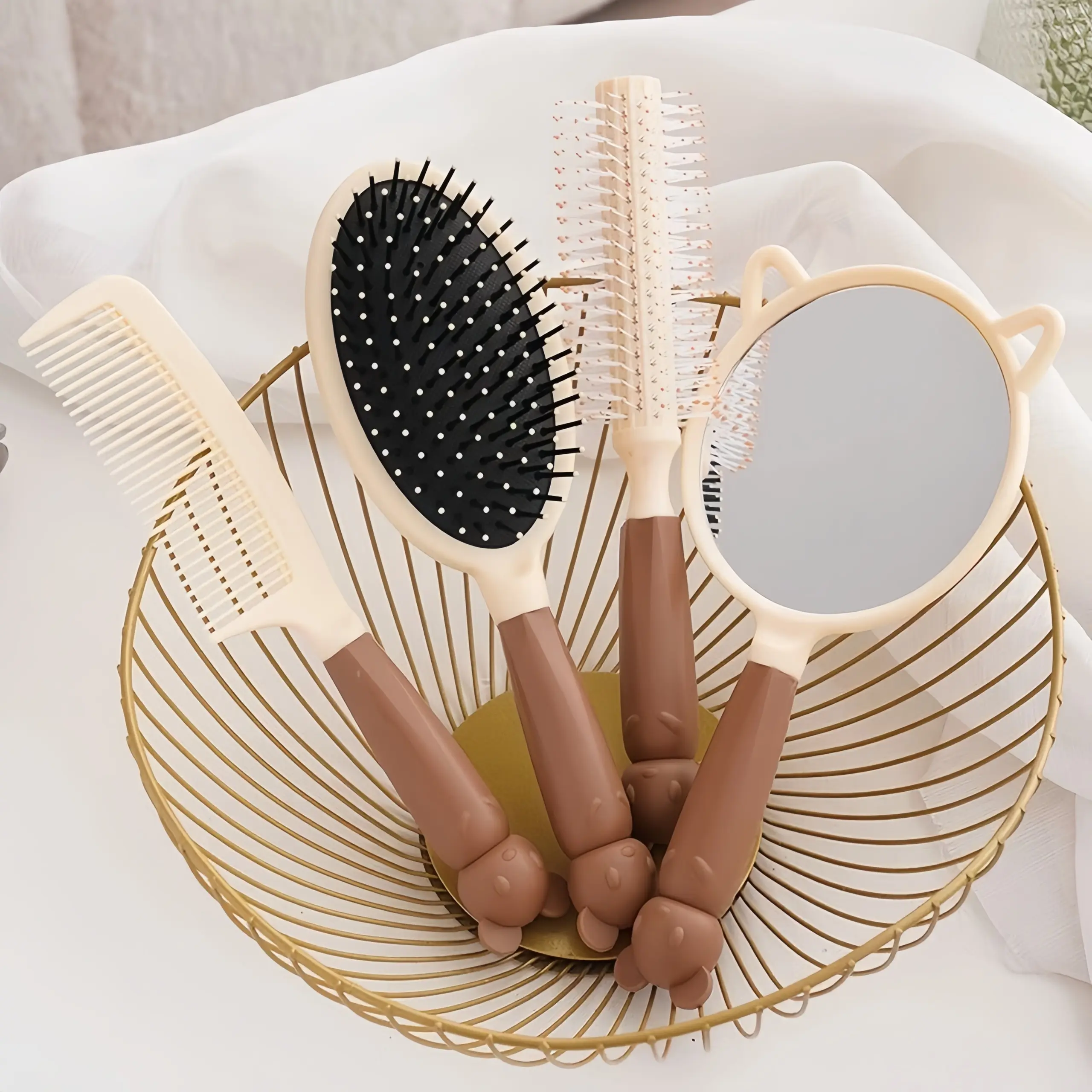 Set gương lược 4 món Set lược gương 4 món - Bộ Gương Lược 4 Chiếc Siêu Dễ Thương,Tiện Lợi Lược Gỡ Rối,Chải Tóc, Uốn Tạo Kiểu lược  gấpgọn