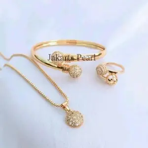 Jakarta Pearl - Satu Set Perhiasan Wanita Dewasa Anti Karat Terbaru Mewah Elegan Perempuan Fashion Jewelry Elektroplating Gaya Asia Premium High Quality