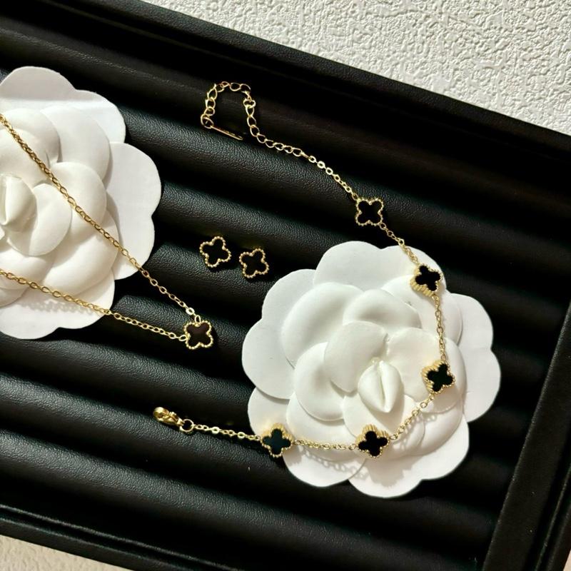 Set cỏ 4 lá mini 8mm titan không gỉ set 3 món bông tai lắc tay dây chuyền