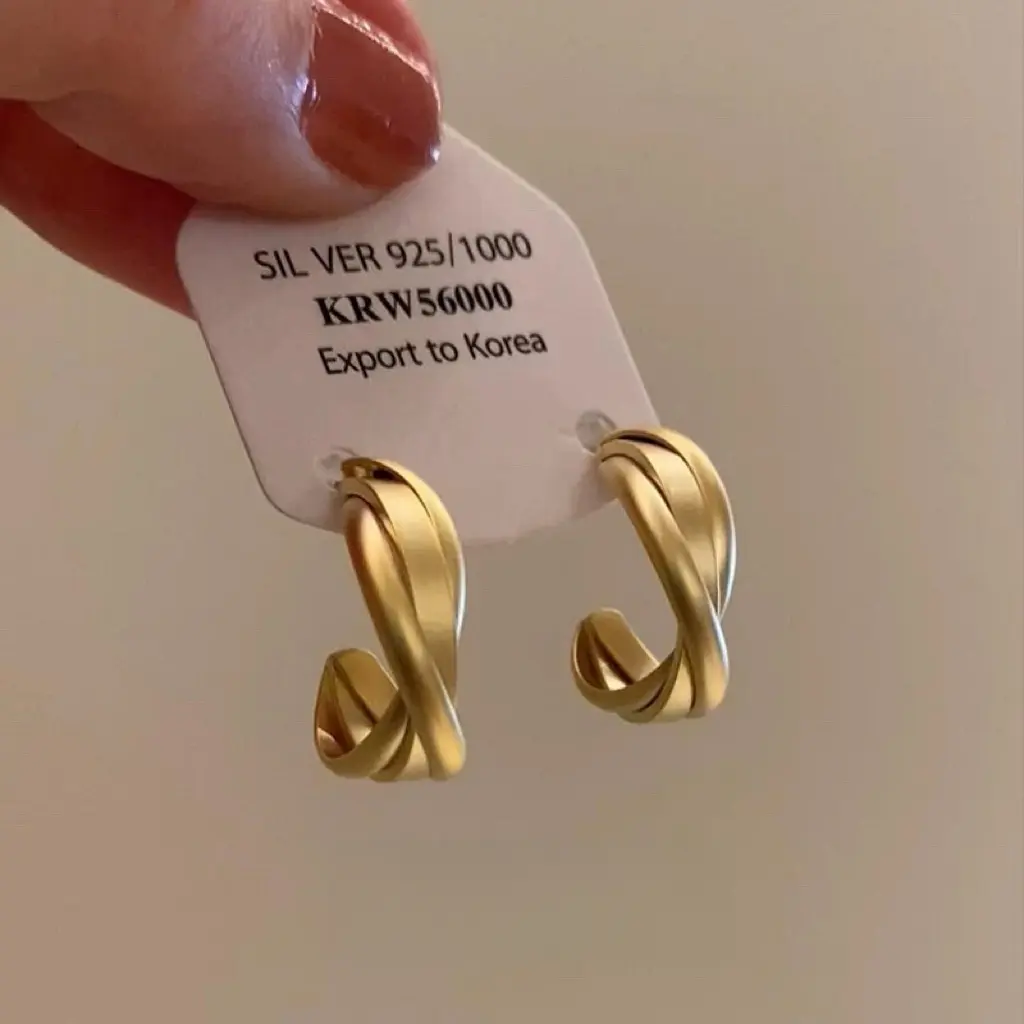 Classic gold earrings, suitable for square and round earrings, high-quality and elegant, women's pendant earrings