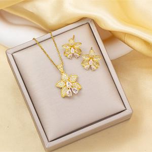 เครื่องประดับผู้หญิง รูปดอกไม้ ระดับไฮเอนด์และสง่างาม อเนกประสงค์ ดีไซน์เฉพาะ ประณีตและสง่างาม ทำจากเหล็กไททาเนียม เหมาะสำหรับผู้หญิง