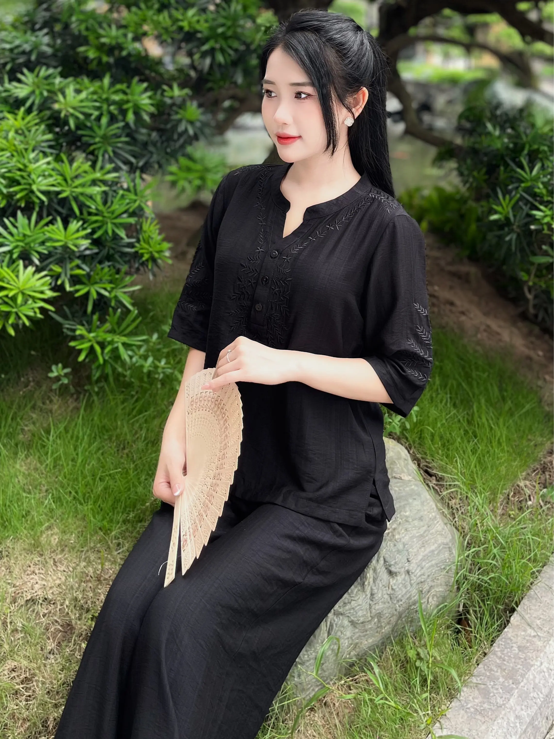 ( Mã T2 ) Mẫu đồ bộ trung niên họa tiết thêu chất liệu đũi linen mặc 4 mùa đi chùa , đi chơi Nữ Voi Women