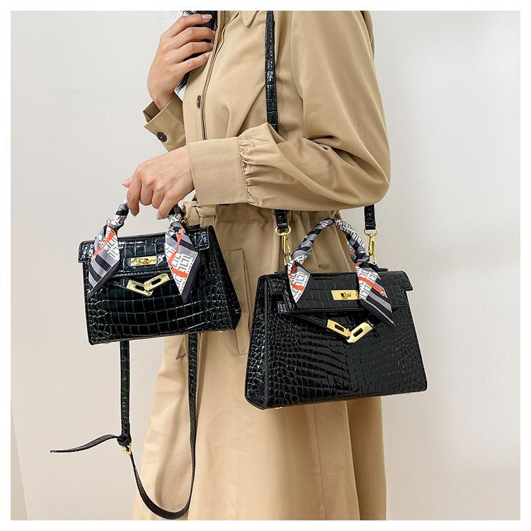Product Introduction of Cross-Border Texture Kelly Bag 2025 Spring New Handbag Crocodile Pattern Shoulder Bag Retro All-Match Crossbody Women's Bag 16