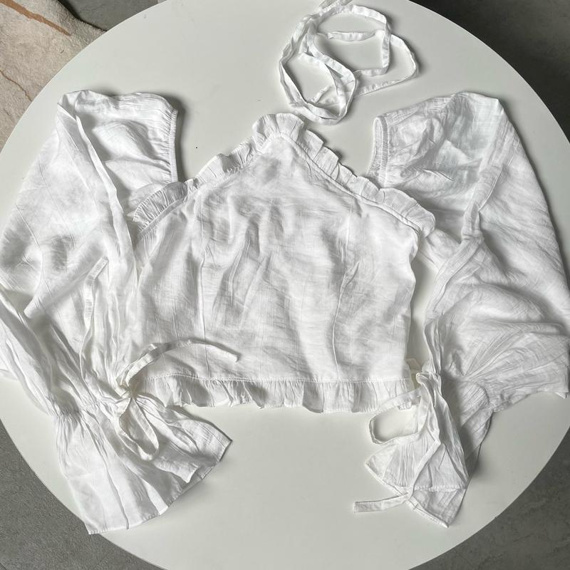 SMOR ROOM Áo trễ vai tay dài tay phồng có dây cột yếm NEKO