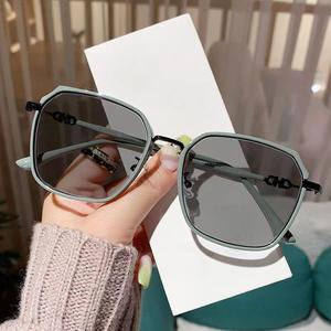 แว่นตาที่มีแสงสีฟ้าเปลี่ยนสีสำหรับผู้หญิง, ผงสดใส, กรอบใหญ่ไม่มีองศา, เพรียวบาง, ใบหน้ากลาง, เบามาก, กรอบตานุ่ม, กระจกแบน