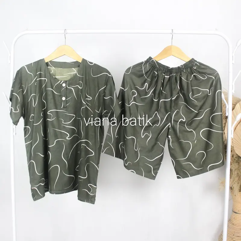 Setelan Baju Tidur Wanita  Kancing Piyama Celana Pendek Pendek Motif Cacing Bahan Rayon 1