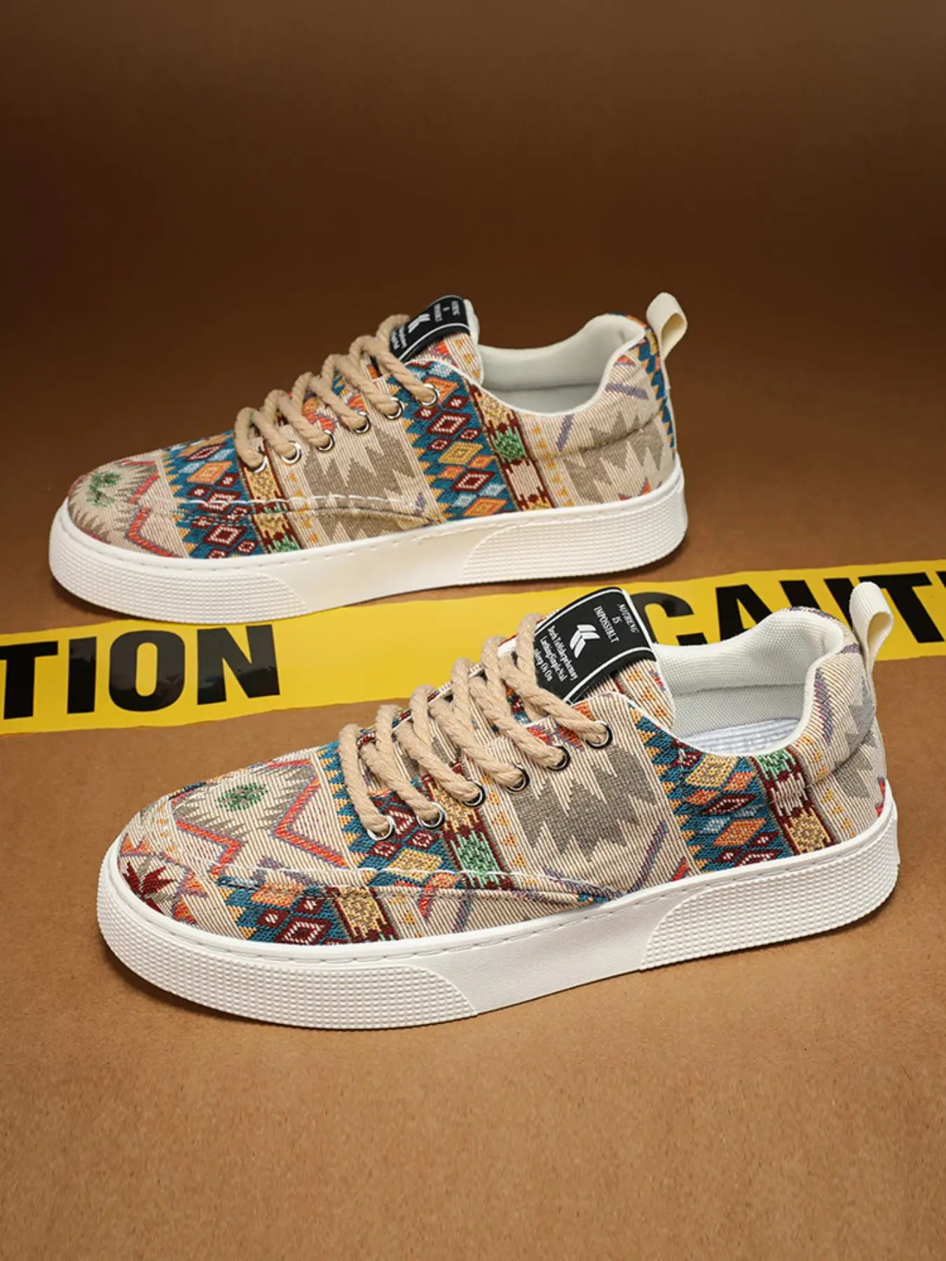 Men's Ethnic Pattern Lace Up Skate Shoes, Casual Comfortable Breathable Sports Shoes, Fashionable Skateboarding Shoes for Daily Wear, Closed