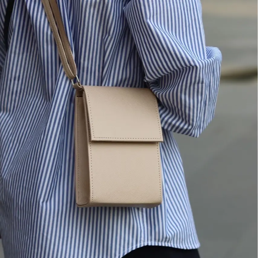 SLURBOYY กระเป๋าหนัง Crossbody สุดคูล (A0002)