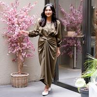 Gambar Yoenik Jia Wrap Dress - Dress Lilit - Dress Tali Maxi - Dress Satin Lebaran - Baju Kondangan - Gaun Wanita Panjang - Navy Blue M18564 R31S1 dari Yoenik Apparel Kab. Bandung Barat 2 Tokopedia