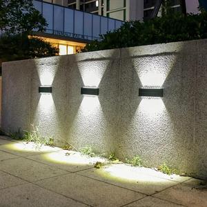 2pcs Lámpara de Pared Solar Montada en la Pared, Aplique de Pared Solar Arriba Abajo, Luz Exterior IP65 Impermeable de 16 LED, Lámpara de Pared para Exteriores