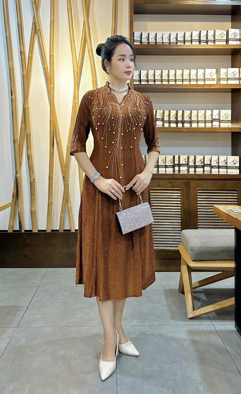 Product Introduction of Đầm Trung Niên Dáng Dài + Lửng K482 Vải Nhũ từ 50-80kg Ôm gọn Màu Đỏ Women Dress Kim Tuyến 35