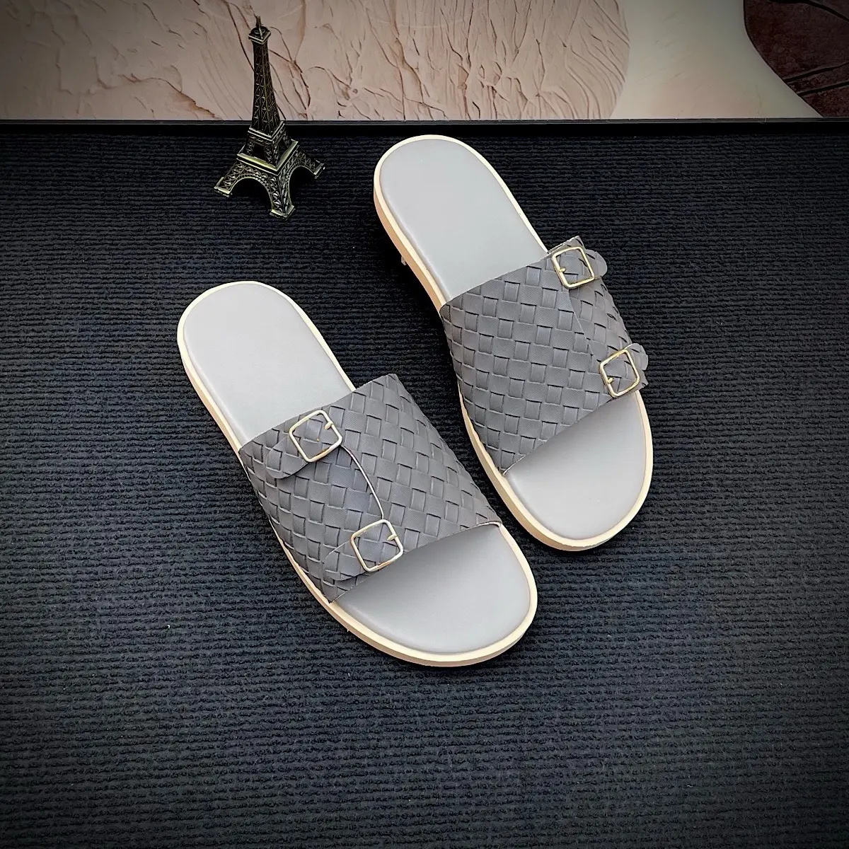 [Giảm Hơn 40% + Miễn Phí Vận Chuyển] Dép Nam H.M - 2 Khuy - Dép Da Nam Quai Ngang - Size Ngoại Cỡ Từ 36 đến 45 - Da Microfiber - Đế Cao Su Cao Cấp - Dép Nam Đẹp - Mẫu Mới - Màu Sắc - Kiểu Dáng Sang Trọng - Di Chuyển Thoải Mái - Chống Trơn Trượt dep