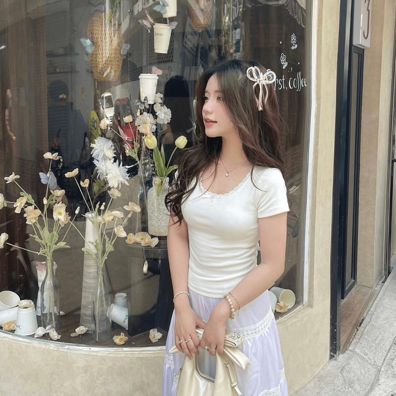 Áo thun ôm tay ngăn nữ , cổ tròn phối ren đính nơ quyến rũ