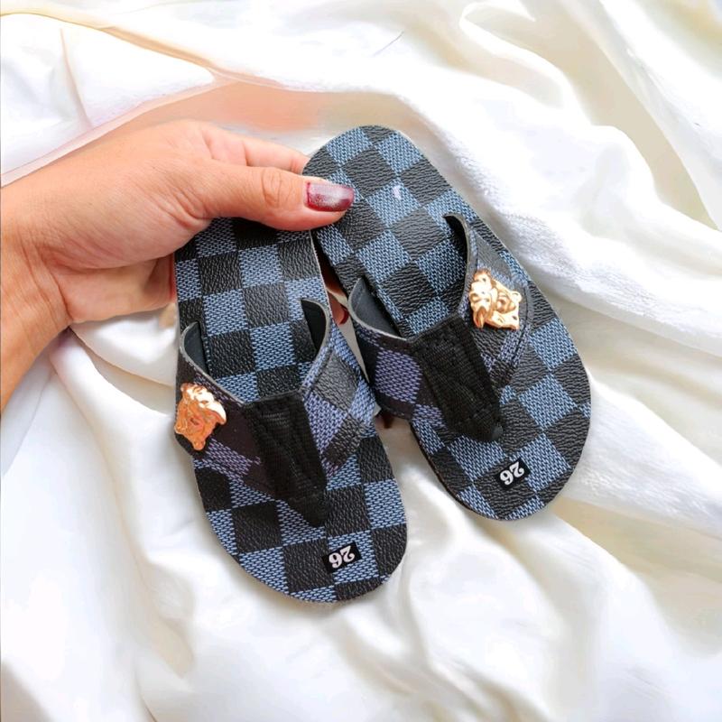 Dép kẹp siêu nhẹ cho bé trai chất liệu da họa tiết caro ĐẶT TĂNG 2 size