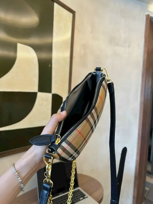 Túi xách nữ kẹp nách kẻ dáng bầu mới nhất 2024 Bag Nhung Đeo Vai Đeo Chéo 4