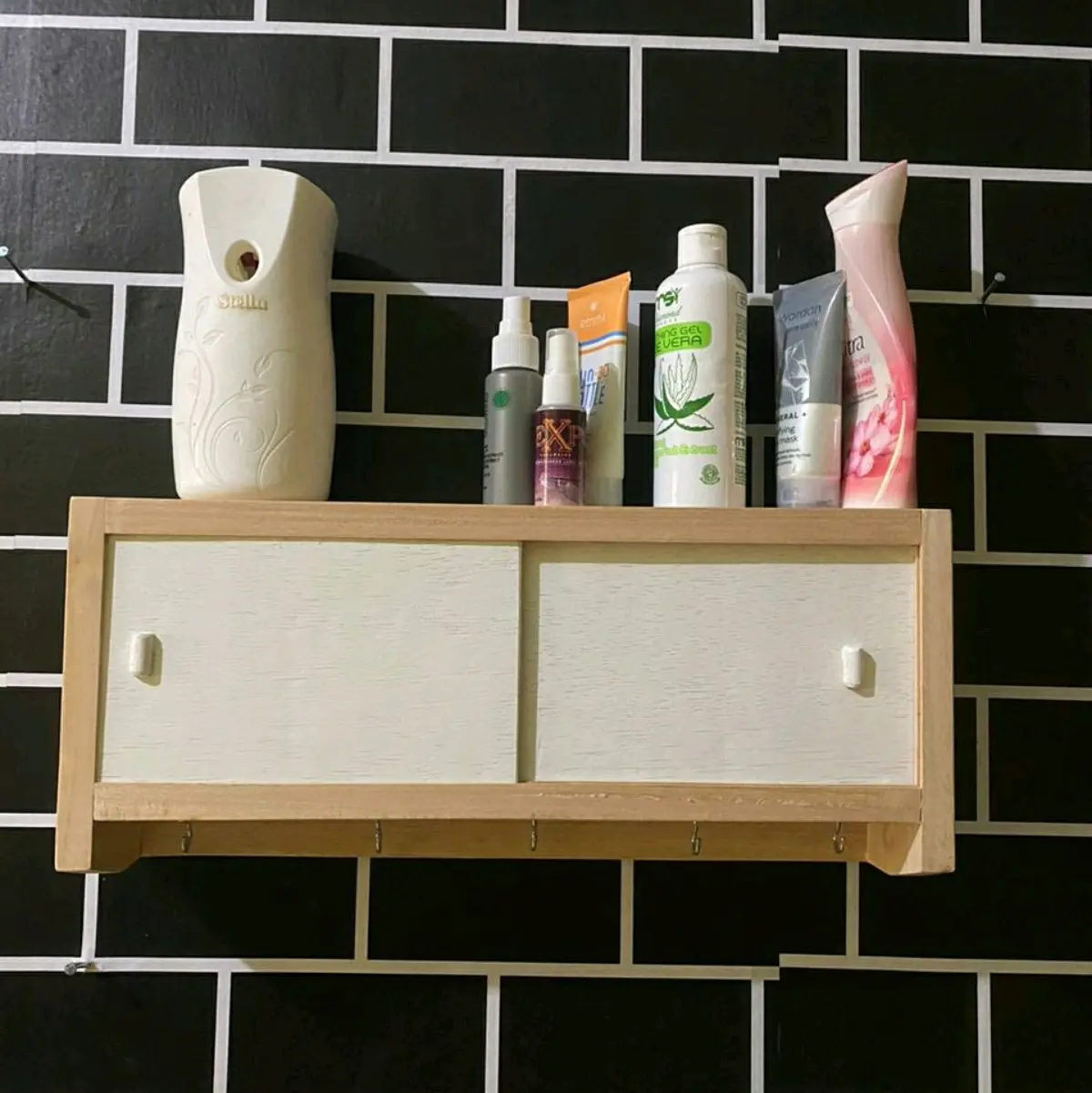 Rak dinding serbaguna bahan kayu solid Dipasang di Dinding  lemari mini kabinet Pintu Furniture
