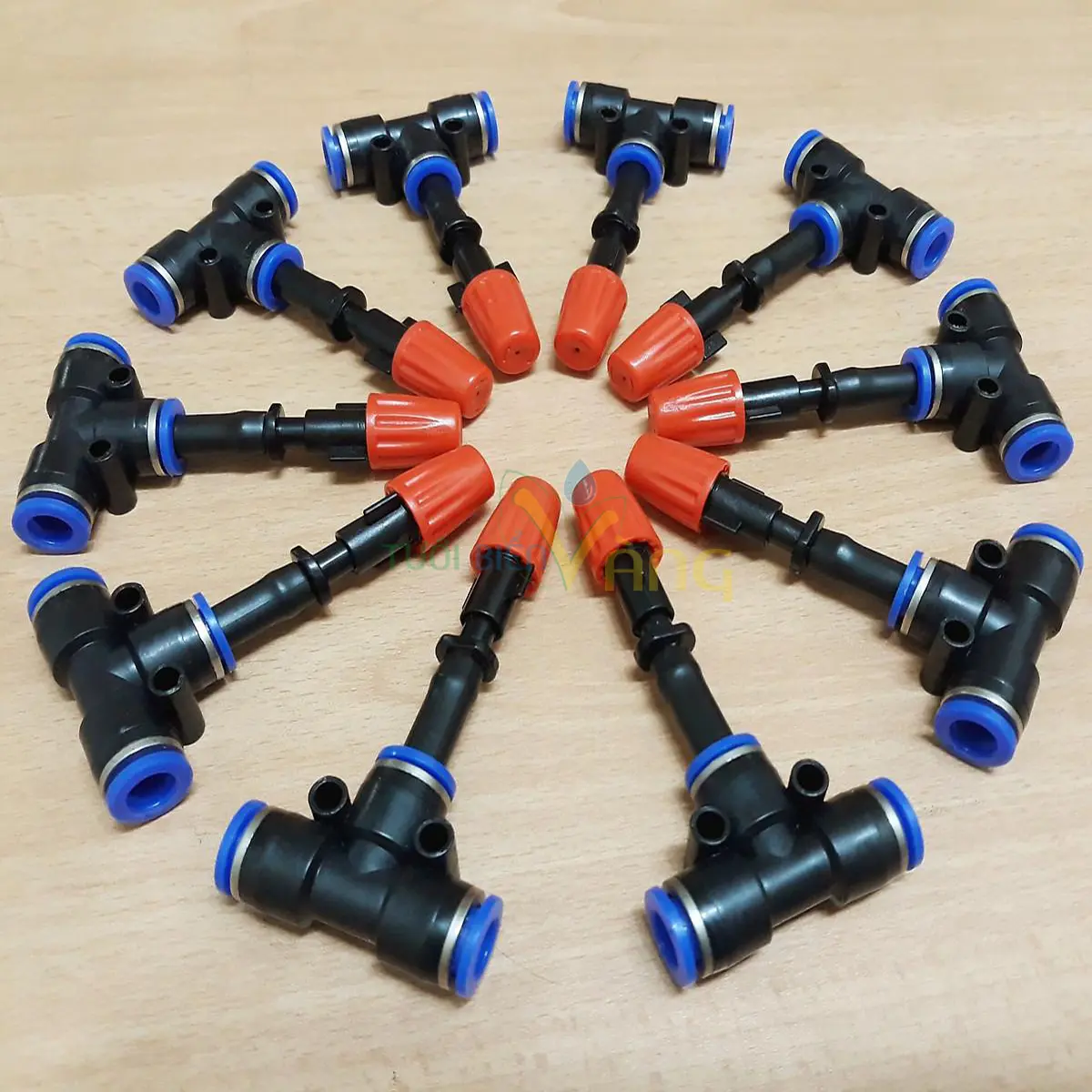 10 béc phun sương tưới cây 1 hướng và nối nhanh T 8 li