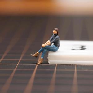 Mô Hình Tỷ Lệ, Hành Động Mô Hình Tượng Nộm, Chất Liệu Resin, Cô Gái Ngồi, Bộ Sưu Tập Thu Nhỏ Đúc Khuôn, Có Sẵn Trong 1 / 64, 1 / 87, 1 / 43, 001