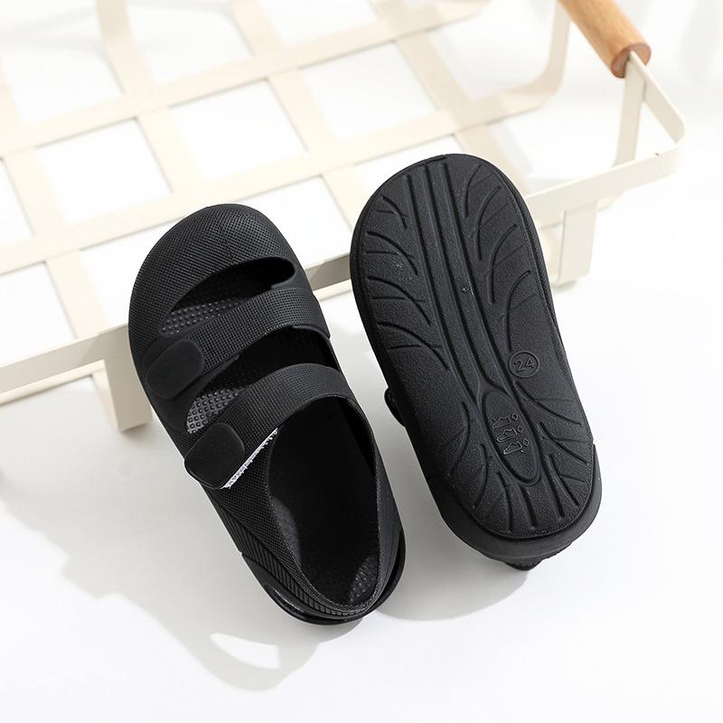 Product Introduction of 24-Year New Children's Closed Toe Soft Plastic Velcro Men's and Women's Baby Water-Stepping Sand Shoes Hole Shoes 13
