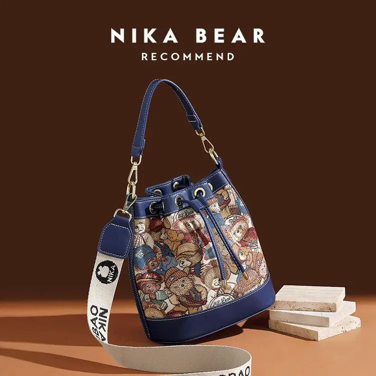 Design New 2024 Bags Advanced Bear Fashion Pouch Portable Bucket Niche Shoulder Messenger Bag New