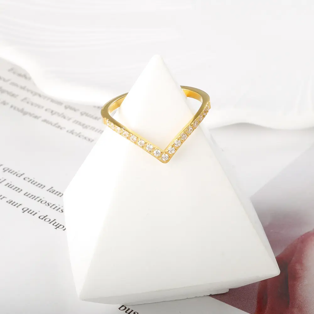 HOT selling V Shaped Heart Ring Elegant Stainless Steel Diamond Ring for Women chrome hearts  chain ring  women