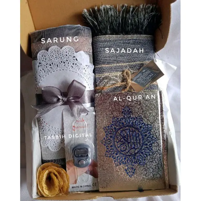 Paket Lengkap Hampers Kado cwok (sarung dewasa, sajadah Jumbo , Al-Qur'an tasbih digital)