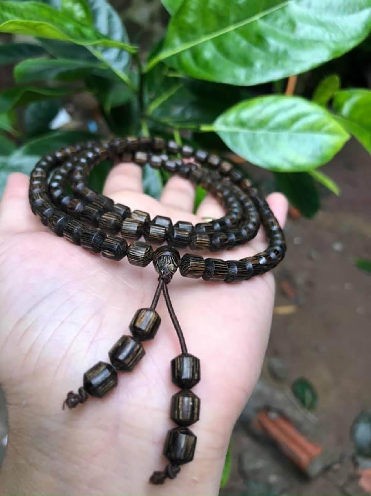 Vòng tay trầm hương sánh chìm 108 hạt lu thống. Sản Phẩm Cao Cấp. 1 745ce4e88a9b4a8598b972742b03dfeb~tplv o3syd03w52 origin jpeg
