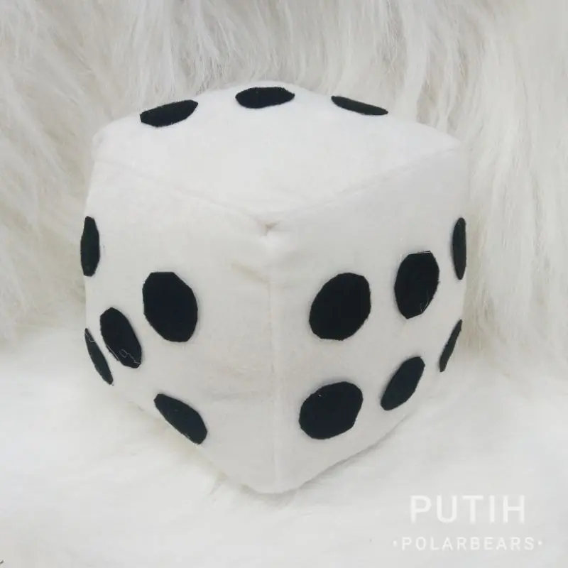 Bantal dadu boneka 20x20 cm