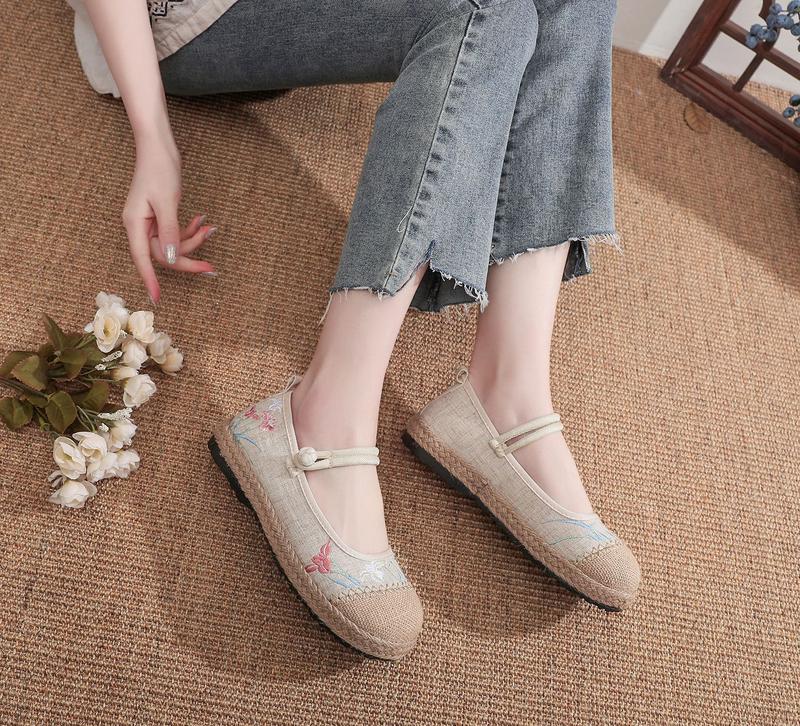 Product Introduction of 2025 Summer Old Beijing Cloth Shoes Wide Toe Comfortable Hemp Toe Embroidered Shoes Ethnic Style Ancient Chinese Clothing Shoes 13