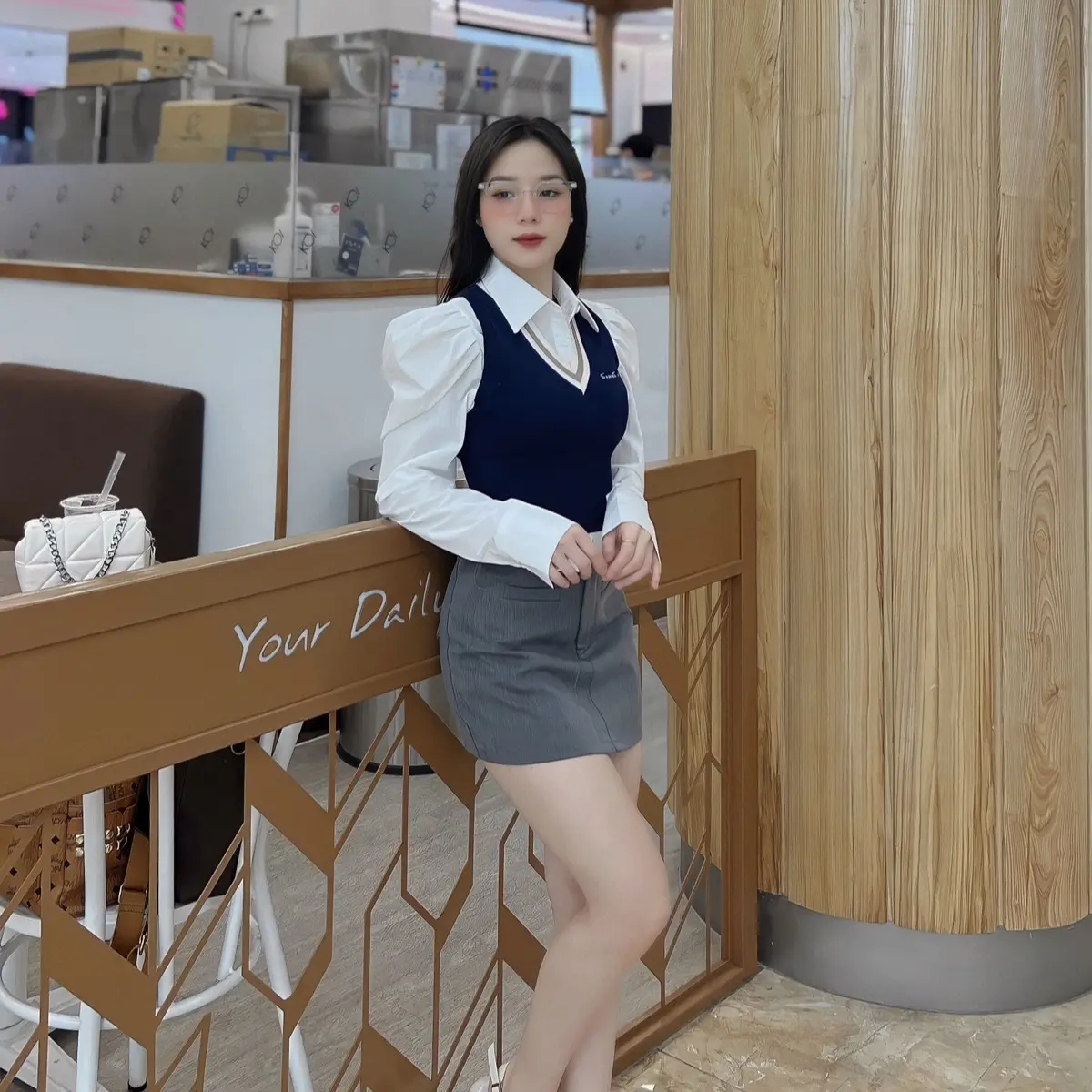 Áo sơ mi tay bồng dáng ngắn thanh lịch