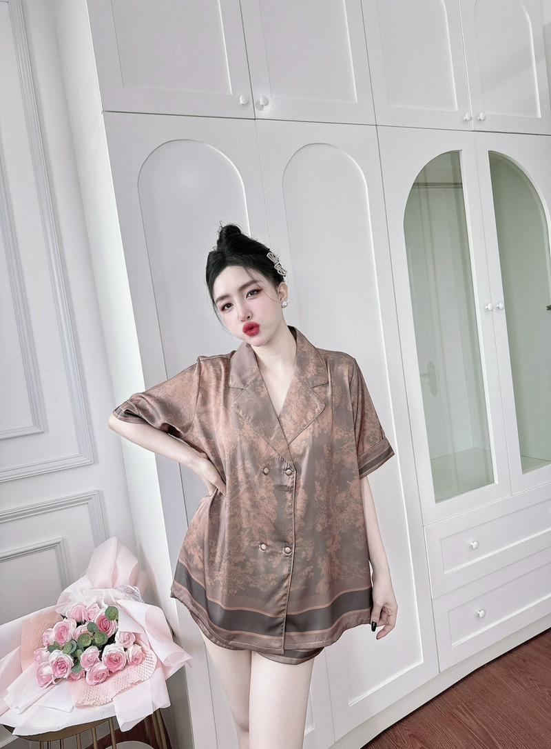 Product Introduction of Đồ bộ đùi lụa Latin fom vest 4 cúc bọc - size dưới 70kg  Women 30