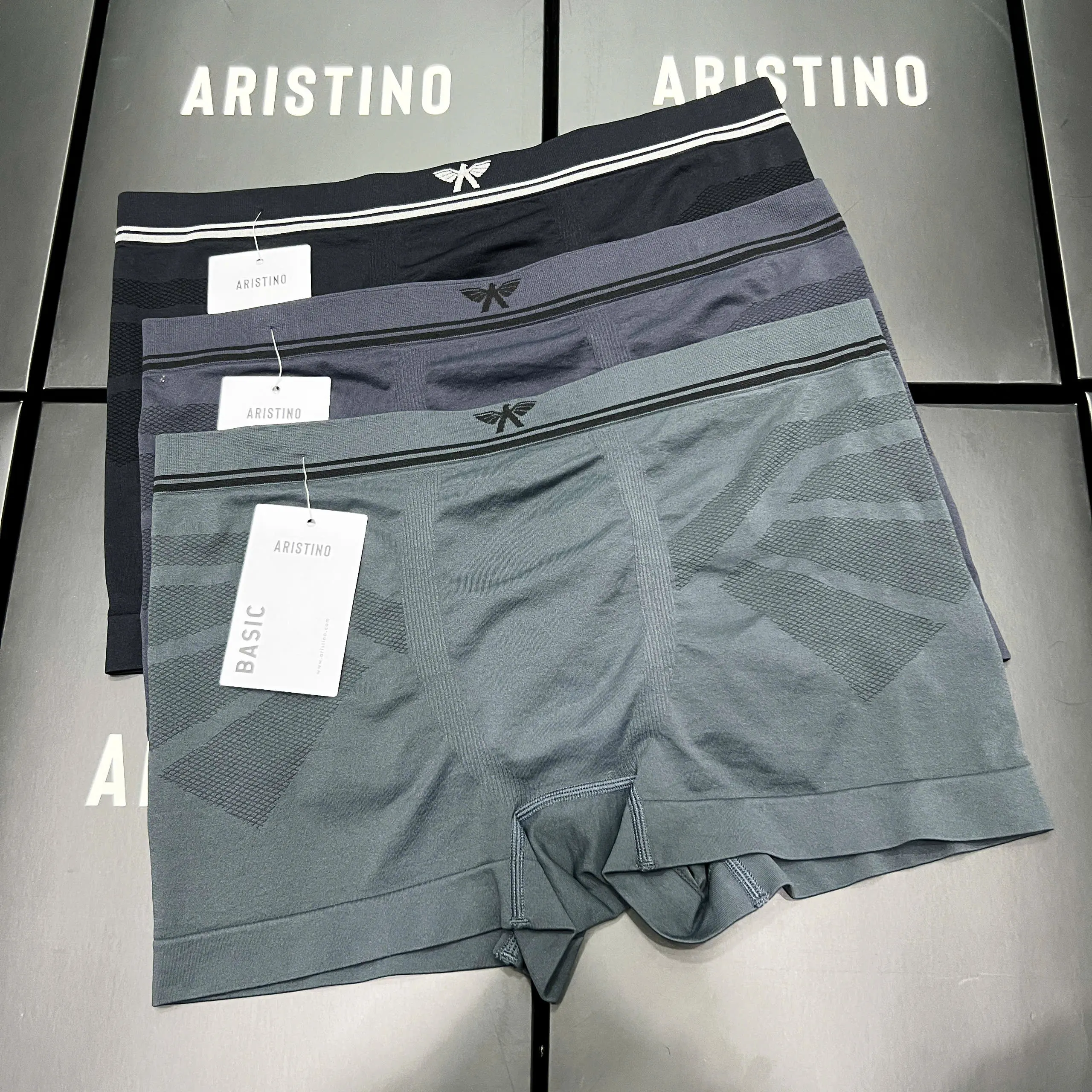 COMBO 3 Quần lót nam boxer Aristino ABX068[ COMBO 3 CHIẾC + FREESHIP]Quần lót nam dáng boxer (quần đùi) ôm nhẹ gọn gàng Sịp Quần Boxer Menswear