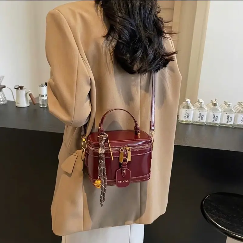 Túi đeo chéo nữ CỐP DA PU cầm tay tiện lợi đi chơi đi làm tặng kèm móc chuông - Kem, Bag, Đeo Vai 4