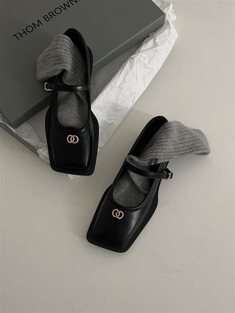 Product Introduction of French Retro Square Toe Low-Cut Mary Jane Leather Shoes 2023 Spring New Girl Soft Leather Low Heel Shoes Elegant Fashion Footwear Walking Shoes Women Comfort 4