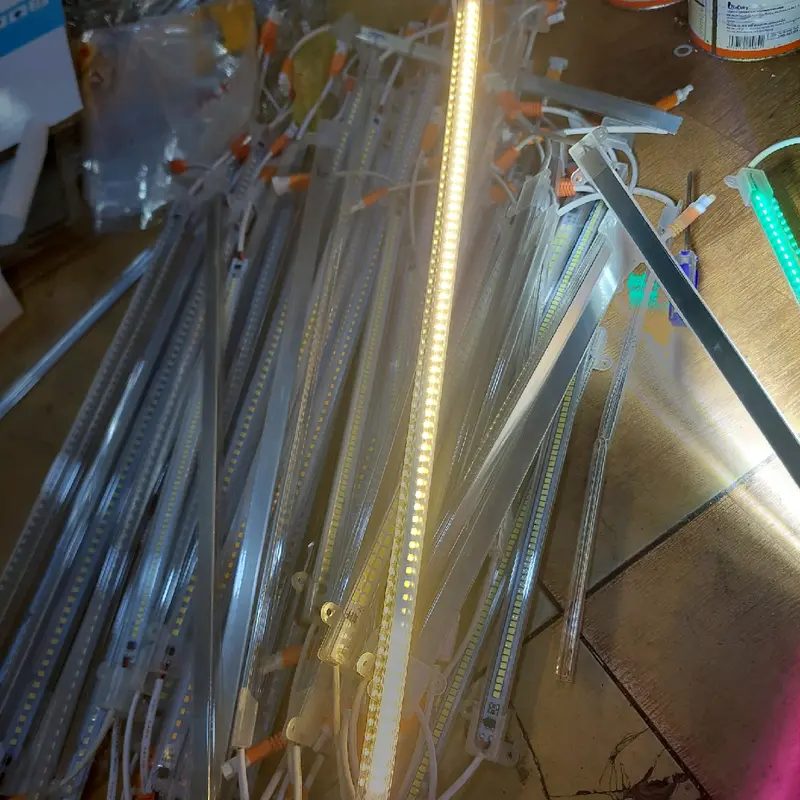 Led thanh 220v siêu sáng 30cm 50cm 1m. Đèn led là kệ tủ bếp,cửa hàng trưng bày nguồn điện 220v 6