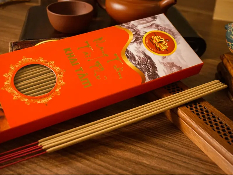 Nhang Đỏ 3 Tất Thơm Tự Nhiên, Hương Thơm Trầm Hộp/ 100 Cây - Trầm Hương Tài Phú Dầu Thơm Phòng Dầu Thơm Tinh Dầu 1