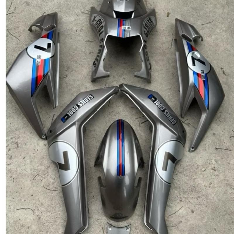 ￼Bộ nhựa 6,7,8 món lắp xe điện Xmen đèn bi cầu( không tem )- tặng kèm 4 ốc lắp mặt nạ nhỏ vào mặt nạ lớn phụ tùng xe điện