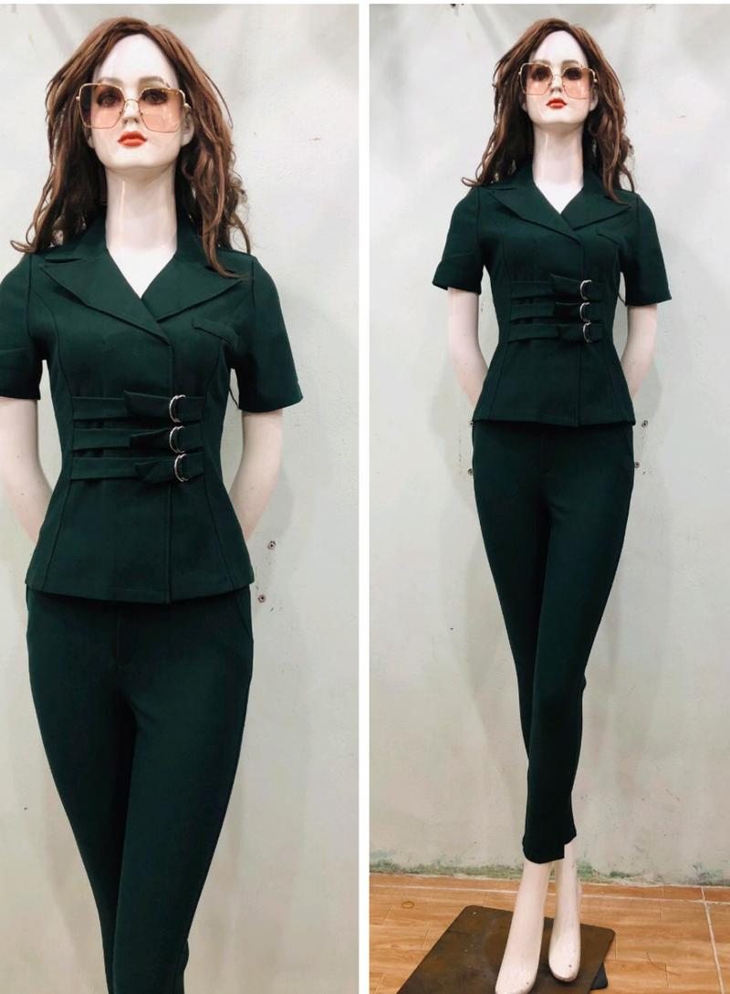 Product Introduction of Sét Bộ Cao Cấp  Thiết Kế Dạng Vét Có Khoen Eo Dây Kéo Sau Lưng Quần Dài Dây Kéo Nút Gài Phom Ôm Và Phom Loe Dành Cho Nữ Áo Thun Women Kem Kaki Nhung Top Polo 4
