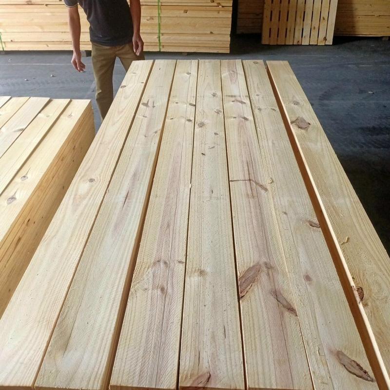 Một chiếc khay để trái cây tươi trong tủ mát 7