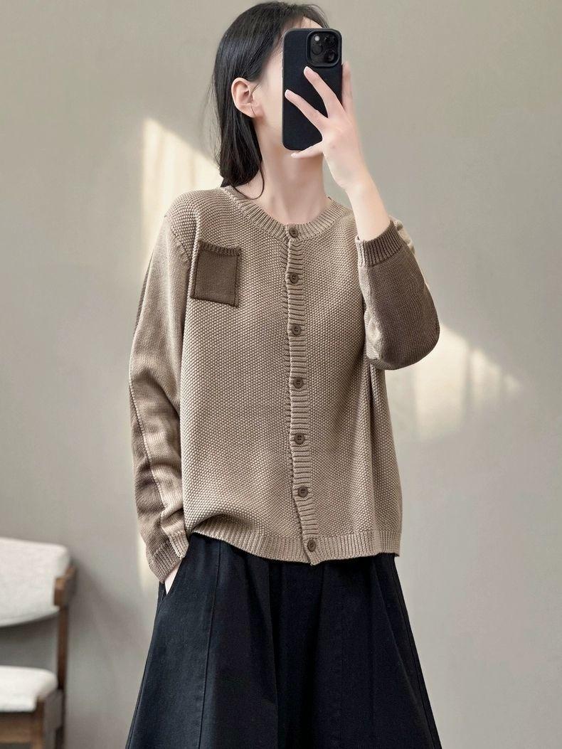 Product Introduction of Áo Len Dệt Kim Cho Nữ, Phong Cách Cổ Điển Chính Hãng, Màu Sắc Tương Phản, Ghép Nối, Cổ Thuyền Áo Cardigan Dệt Kim, Thanh Lịch Văn Học, Dễ Phối Đồ Và Mỏng, Áo Khoác, Thích Hợp Cho Phụ Nữ Cao Cấp Women Top Lưng Cao Cổ Tròn 3