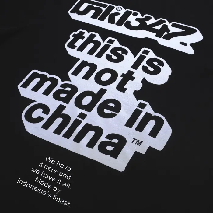 UNKL347 T-Shirt Hitam Bahan Combed Motif Simpel LOGS 5
