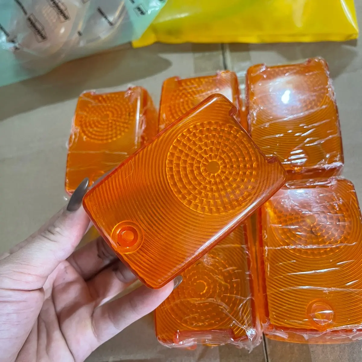 Nắp và cụm xi nhan trước máy xúc DS dx140, dx55