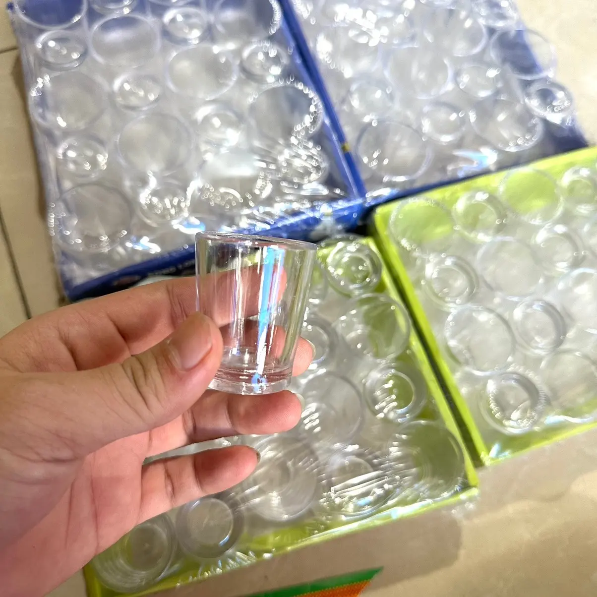 20 ly rượu mica trong suốt cao cấp chỉ 50k (rớt không bể)