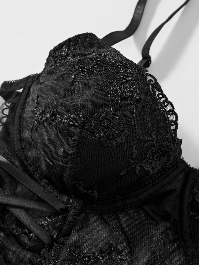 Product Introduction of Women's Floral Embroidery Lace Crop Cami Top, Sexy Fashion Casual Spaghetti Strap Crop Top for Daily Outdoor Wear, Women Top Clothes for Summer 3