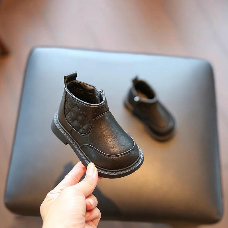 Product Introduction of Kasut Berjalan Bayi, Tapak Lembut, Tidak Licin, Kasut Bayi, Sesuai untuk Bayi Lelaki dan Perempuan, Fesyen, Kasut Kulit, But Pendek Bergaya Kanak-kanak, 2024 Musim Luruh Musim Sejuk 18