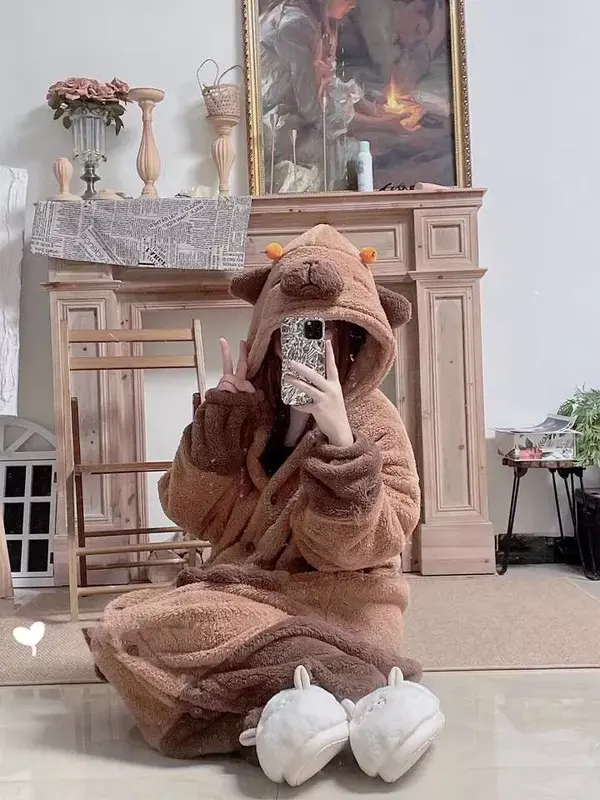 Áo choàng/Váy/ Bộ liền ngủ lông dài tay Capybara, Bộ đồ ngủ nữ mùa đông Capybara Áo ngủ Capybara Bộ Đồ Ngủ Vải Bông Nhung Capybara Dễ Thương T23 1