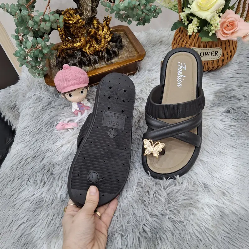 Dép Nữ Quai Chéo Xỏ Ngón Gắn Charm Bướm Chất Liệu EVA Phong Cách Thời Trang Cá Tính, Mã 688 3