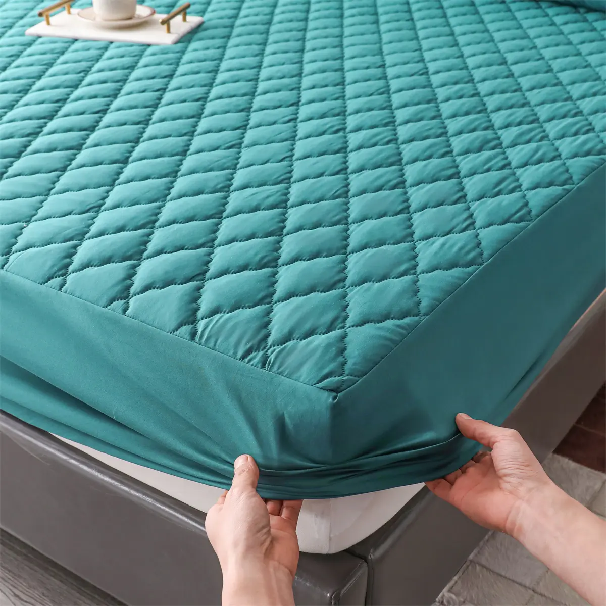 100% Waterproof Mattress Cover Quilted Cotton Mattress Pad Fitted Bed Sheet Mattress Protector Garterized Design Bed Cover