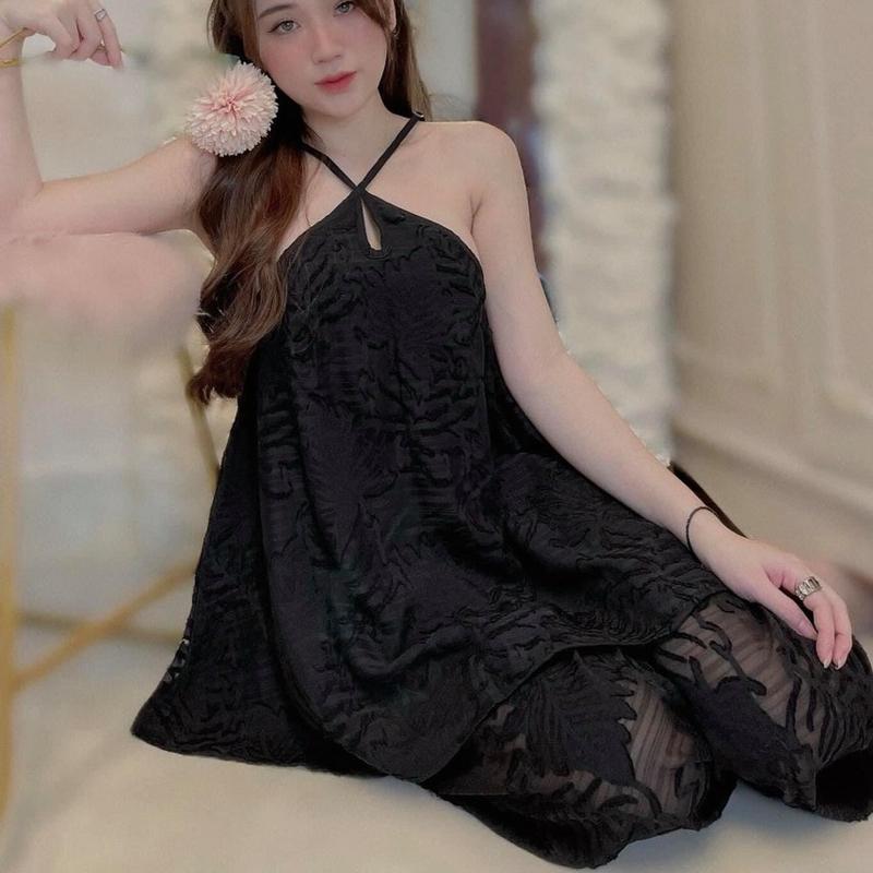 Nguyên combo  quần dài và áo yếm Nữ tơ thêu hình lá  4249 Đen set  áo