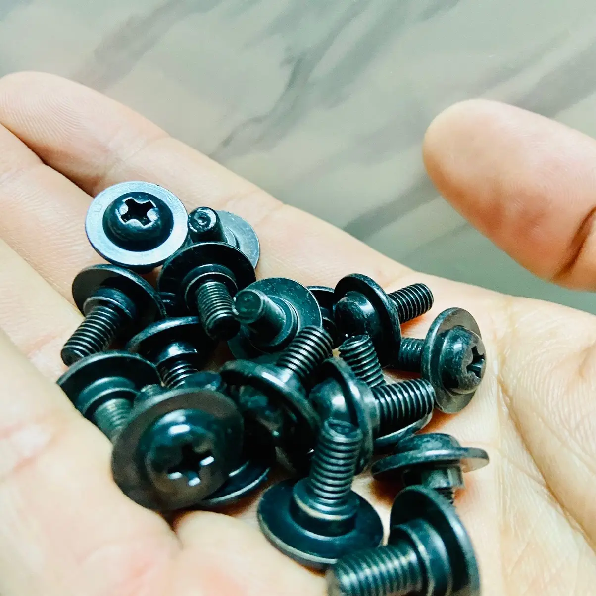 VÍT ( Ốc ) 5MM ĐẦU DÙ BẮT GIÀN ÁO HONDA ( Giá 1 con )